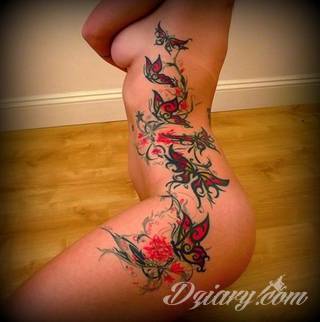 Erotyczne i intymne tatuaże przyciągające uwagę to zarówno symboliczne niewielkie grafiki jak i rozbudowane obrazy ulokowane pod piersiami, na udach czy w miejscach intymnych. Seksowne tatuaże nie muszą się jednak ograniczać wyłącznie do tych lokalizacji. 