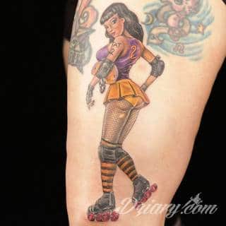 Erotyczne i intymne tatuaże przyciągające uwagę to zarówno symboliczne niewielkie grafiki jak i rozbudowane obrazy ulokowane pod piersiami, na udach czy w miejscach intymnych. Seksowne tatuaże nie muszą się jednak ograniczać wyłącznie do tych lokalizacji. 