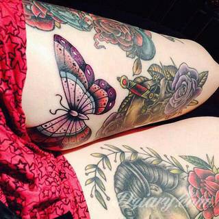 Erotyczne i intymne tatuaże przyciągające uwagę to zarówno symboliczne niewielkie grafiki jak i rozbudowane obrazy ulokowane pod piersiami, na udach czy w miejscach intymnych. Seksowne tatuaże nie muszą się jednak ograniczać wyłącznie do tych lokalizacji. 