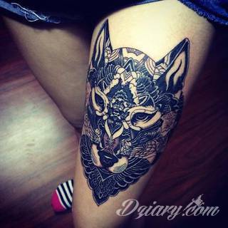 Erotyczne i intymne tatuaże przyciągające uwagę to zarówno symboliczne niewielkie grafiki jak i rozbudowane obrazy ulokowane pod piersiami, na udach czy w miejscach intymnych. Seksowne tatuaże nie muszą się jednak ograniczać wyłącznie do tych lokalizacji. 