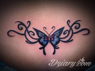 Erotyczne i intymne tatuaże przyciągające uwagę to zarówno symboliczne niewielkie grafiki jak i rozbudowane obrazy ulokowane pod piersiami, na udach czy w miejscach intymnych. Seksowne tatuaże nie muszą się jednak ograniczać wyłącznie do tych lokalizacji. 