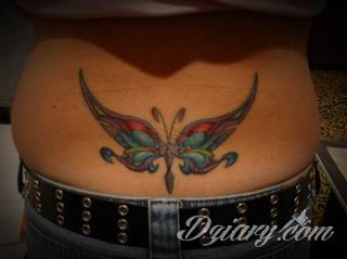 Erotyczne i intymne tatuaże przyciągające uwagę to zarówno symboliczne niewielkie grafiki jak i rozbudowane obrazy ulokowane pod piersiami, na udach czy w miejscach intymnych. Seksowne tatuaże nie muszą się jednak ograniczać wyłącznie do tych lokalizacji. 