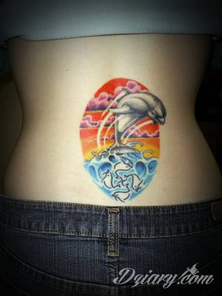 Erotyczne i intymne tatuaże przyciągające uwagę to zarówno symboliczne niewielkie grafiki jak i rozbudowane obrazy ulokowane pod piersiami, na udach czy w miejscach intymnych. Seksowne tatuaże nie muszą się jednak ograniczać wyłącznie do tych lokalizacji. 