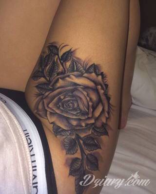 Erotyczne i intymne tatuaże przyciągające uwagę to zarówno symboliczne niewielkie grafiki jak i rozbudowane obrazy ulokowane pod piersiami, na udach czy w miejscach intymnych. Seksowne tatuaże nie muszą się jednak ograniczać wyłącznie do tych lokalizacji. 