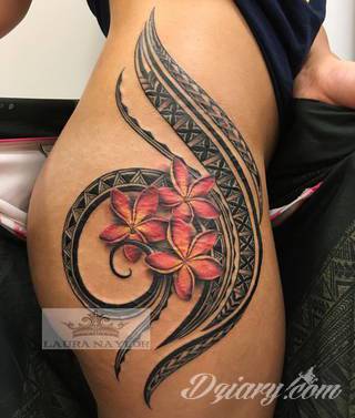 Erotyczne i intymne tatuaże przyciągające uwagę to zarówno symboliczne niewielkie grafiki jak i rozbudowane obrazy ulokowane pod piersiami, na udach czy w miejscach intymnych. Seksowne tatuaże nie muszą się jednak ograniczać wyłącznie do tych lokalizacji. 