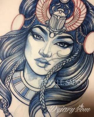 Erotyczne i intymne tatuaże przyciągające uwagę to zarówno symboliczne niewielkie grafiki jak i rozbudowane obrazy ulokowane pod piersiami, na udach czy w miejscach intymnych. Seksowne tatuaże nie muszą się jednak ograniczać wyłącznie do tych lokalizacji. 