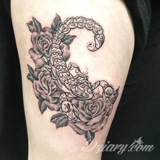 Tatuaże ze skorpionami są drapieżne, groźne, wizualnie niepokojące. Podkreślają mocne, męskie ciało, choć coraz chętniej z motywów skropiona korzystają również kobiety. Tatuaże zwracają uwagę bogatą kolekcją motywów - skorpion przybiera na nich różnorodną formę. 