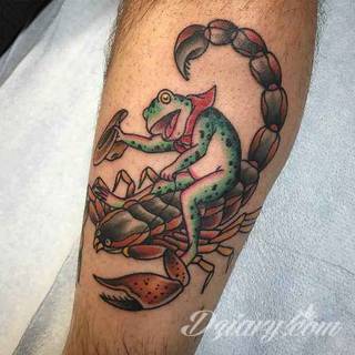 Tatuaże ze skorpionami są drapieżne, groźne, wizualnie niepokojące. Podkreślają mocne, męskie ciało, choć coraz chętniej z motywów skropiona korzystają również kobiety. Tatuaże zwracają uwagę bogatą kolekcją motywów - skorpion przybiera na nich różnorodną formę. 