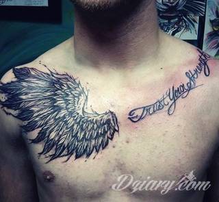 Klasyka światowego tatuażu - skrzydła, które unoszą właściciela gdzieś poza prozę życia. Rysunki na ciele ze skrzydłami w centrum nie oznaczają jedynie dużych formatów. To również niewielkie symbole skryte często gdzieś w miejscach na codzień ukrytych. 