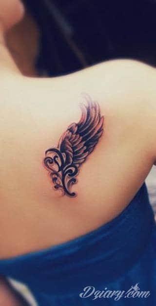 Klasyka światowego tatuażu - skrzydła, które unoszą właściciela gdzieś poza prozę życia. Rysunki na ciele ze skrzydłami w centrum nie oznaczają jedynie dużych formatów. To również niewielkie symbole skryte często gdzieś w miejscach na codzień ukrytych. 