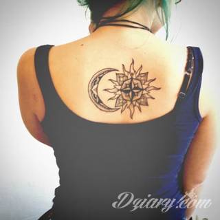 Tatuaże prezentujące słońce to wyjątkowy wybór form. Słońce przybiera kształt ludzki, bywa całkowicie naturalistyczne, zajmuje na ciele duży fragment jak i bywa niewielkim symbolem na karku czy łokciu. Symbolika słońca na tatuażu nawiązuje bezpośrednio do pokładów wielkiej energii właściciela. 