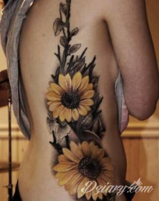 Imponujące żółtą kolorystyką tatuaże o wzorze słonecznika świetnie nadają się dla osób pragnących podkreślić swój związek z naturą. Charakterystyczne barwy słoneczników doskonale akcentują zarówno blade jak i naturalnie opalone ciało - zaprojektowane są głównie z myślą o kobietach. 