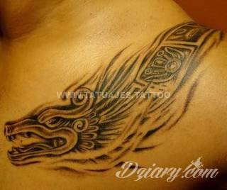 Smok na skórze to od lat jeden z najpopularniejszych wzorów tatuaży. Grafiki stają się mini-dziełami sztuki. Tatuaże ze smokami są pełne detali - zarówno cienkiej kreski, jak i wielu zastosowanych kolorów. Tego rodzaju grafiki sprawdzają się przede wszystkim w opcji wielkoformatowej. 