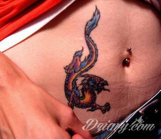 Smok na skórze to od lat jeden z najpopularniejszych wzorów tatuaży. Grafiki stają się mini-dziełami sztuki. Tatuaże ze smokami są pełne detali - zarówno cienkiej kreski, jak i wielu zastosowanych kolorów. Tego rodzaju grafiki sprawdzają się przede wszystkim w opcji wielkoformatowej. 