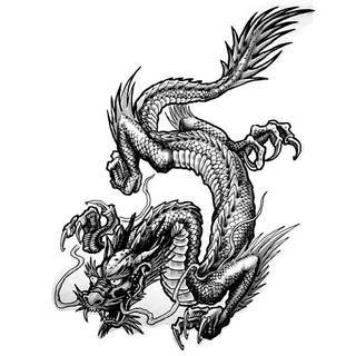 Smok na skórze to od lat jeden z najpopularniejszych wzorów tatuaży. Grafiki stają się mini-dziełami sztuki. Tatuaże ze smokami są pełne detali - zarówno cienkiej kreski, jak i wielu zastosowanych kolorów. Tego rodzaju grafiki sprawdzają się przede wszystkim w opcji wielkoformatowej. 