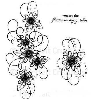 Kwiaty to jeden z najchętniej stosowanych wzorów tatuaży. Stokrotki - dzięki swojej lekkości, subtelności i niewielkim rozmiarom - doskonale sprawdzają się jako wzór dla kobiet poszukujących niewielkiego, kwiecistego motywu na skórze. 