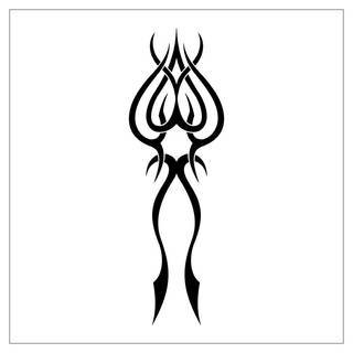 Tatuaże określane jako tribal to nawiązanie do plemiennych wierzeń maoryskich. Dziś oplatające ciała wzory to jeden z uniwersalnych motywów dostosowanych nie tylko do ciała męskiego. Tribal wygląda intrygująco również na ciele kobiecym - np. na smukłych udach. 