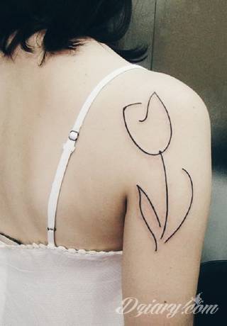 Jeden z wielu kwiatowych motywów na ciele; tatuaże eksponujące tulipany kojarzą się przede wszystkim z delikatnością. Lekkość kreski powoduje, że szczególnie urzekają na kobiecym ciele - tworzą urokliwe zdobienie każdego miejsca na skórze. 