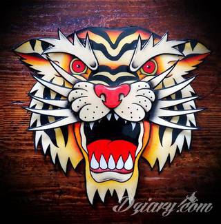 Energia, drapieżność, gotowość na wszystko - tygrys na skórze nie pozostawia złudzeń co do charakteru właściciela. Tatuaże z tygrysem zaskakują czasami różnorodnością. Drapieżniki to nie tylko sam wyszczerzony łeb; chętnie stawia się też na całe sylwetki np. w ruchu. 