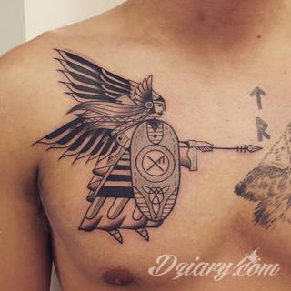 Tatuaże nawiązujące do Skandynawii, tradycji wikingów, surowego i bezlitosnego trybu życia. Proste, wyraziste wzory doskonale oddają charakterystykę życia byłych mieszkańców północy Europy. Tatuaż ma być surowy, męski, bez nadmiernych zdobień. 