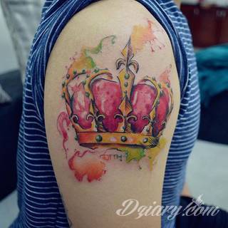 Akwarelowe tatuaże watercolor stanowią intrygujące połączenie unikatowych wzorów i rozbudowanej kolorystyki. Kreska jest w nich rozmyta; tworzą intrygujący efekt graficzny farby swobodnie przelewanej na skórze. 