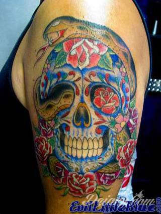 Oplatające ciało węże od lat należą do jednego z najciekawszych motywów tatuaży. Grafiki na ciele prezentujące wijące się węże dają ogromne możliwości wizualne. Stanowią wyjątkowo spójną całość z ciałem. 