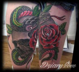 Oplatające ciało węże od lat należą do jednego z najciekawszych motywów tatuaży. Grafiki na ciele prezentujące wijące się węże dają ogromne możliwości wizualne. Stanowią wyjątkowo spójną całość z ciałem. 