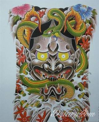 Oplatające ciało węże od lat należą do jednego z najciekawszych motywów tatuaży. Grafiki na ciele prezentujące wijące się węże dają ogromne możliwości wizualne. Stanowią wyjątkowo spójną całość z ciałem. 