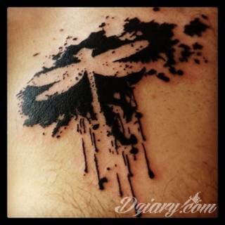 Motyw ważki na tatuażu nadaje ciału lekkości. Podkreśla ulotną chwilę, a jednocześnie daje duże możliwości aranżacji. Tatuaże z ważką pozwalają bowiem na zastosowanie wszelkich kolorów dostosowanych do konkretnych oczekiwań. 