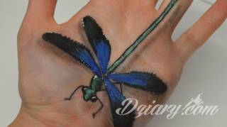 Motyw ważki na tatuażu nadaje ciału lekkości. Podkreśla ulotną chwilę, a jednocześnie daje duże możliwości aranżacji. Tatuaże z ważką pozwalają bowiem na zastosowanie wszelkich kolorów dostosowanych do konkretnych oczekiwań. 