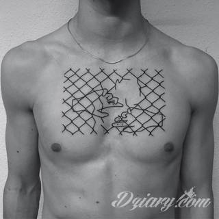 Dziwne, nietypowe, czasami wulgarne, zawsze z konkretnym znaczeniem - tatuaże więzienne to symbolika, ale nie obejmująca tylko przestępców. Kropki, większe grafiki na twarzy, przekazy na plecach - tatuaże więźniów to jeden z szerszych katalogów wzorów. 