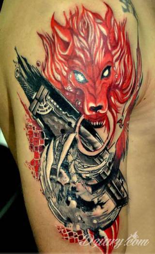 Wilk na tatuażu kojarzy się z niebezpieczeństwem. Starannie nakreślony pysk drapieżników, na ciele staje się konkretnym symbolem. Duże możliwości daje zastosowanie wilczych tatuaży na różnych fragmentach ciała. 