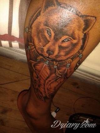 Wilk na tatuażu kojarzy się z niebezpieczeństwem. Starannie nakreślony pysk drapieżników, na ciele staje się konkretnym symbolem. Duże możliwości daje zastosowanie wilczych tatuaży na różnych fragmentach ciała. 