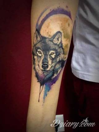 Wilk na tatuażu kojarzy się z niebezpieczeństwem. Starannie nakreślony pysk drapieżników, na ciele staje się konkretnym symbolem. Duże możliwości daje zastosowanie wilczych tatuaży na różnych fragmentach ciała. 