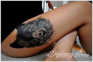 Wilk na tatuażu kojarzy się z niebezpieczeństwem. Starannie nakreślony pysk drapieżników, na ciele staje się konkretnym symbolem. Duże możliwości daje zastosowanie wilczych tatuaży na różnych fragmentach ciała. 