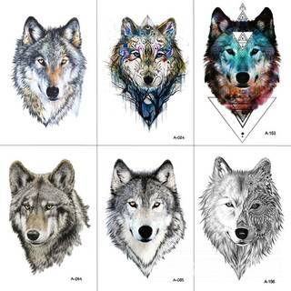 Wilk na tatuażu kojarzy się z niebezpieczeństwem. Starannie nakreślony pysk drapieżników, na ciele staje się konkretnym symbolem. Duże możliwości daje zastosowanie wilczych tatuaży na różnych fragmentach ciała. 