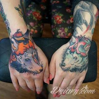 Wilk na tatuażu kojarzy się z niebezpieczeństwem. Starannie nakreślony pysk drapieżników, na ciele staje się konkretnym symbolem. Duże możliwości daje zastosowanie wilczych tatuaży na różnych fragmentach ciała. 