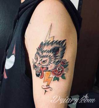 Wilk na tatuażu kojarzy się z niebezpieczeństwem. Starannie nakreślony pysk drapieżników, na ciele staje się konkretnym symbolem. Duże możliwości daje zastosowanie wilczych tatuaży na różnych fragmentach ciała. 