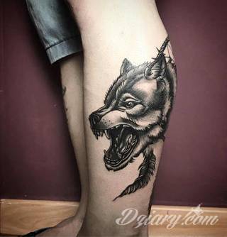 Wilk na tatuażu kojarzy się z niebezpieczeństwem. Starannie nakreślony pysk drapieżników, na ciele staje się konkretnym symbolem. Duże możliwości daje zastosowanie wilczych tatuaży na różnych fragmentach ciała. 