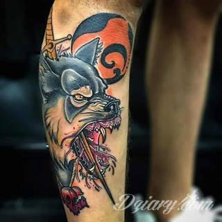 Wilk na tatuażu kojarzy się z niebezpieczeństwem. Starannie nakreślony pysk drapieżników, na ciele staje się konkretnym symbolem. Duże możliwości daje zastosowanie wilczych tatuaży na różnych fragmentach ciała. 