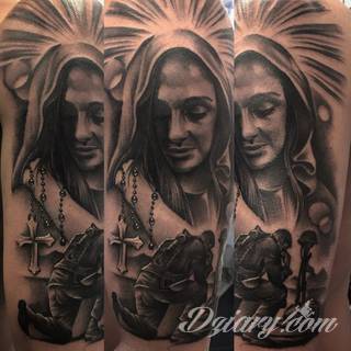 Charakterystyczne tatuaże wojskowe to grafiki żołnierskie podkreślające twardość i nieustępliwość. Czaszka w berecie konkretnego batalionu, oddział paradujący z flagą, bohater wojenny - mnogość grafik robi pod tym względem ogromne wrażenie. 