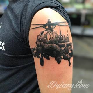 Charakterystyczne tatuaże wojskowe to grafiki żołnierskie podkreślające twardość i nieustępliwość. Czaszka w berecie konkretnego batalionu, oddział paradujący z flagą, bohater wojenny - mnogość grafik robi pod tym względem ogromne wrażenie. 