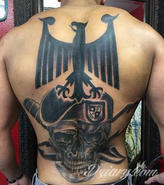 Charakterystyczne tatuaże wojskowe to grafiki żołnierskie podkreślające twardość i nieustępliwość. Czaszka w berecie konkretnego batalionu, oddział paradujący z flagą, bohater wojenny - mnogość grafik robi pod tym względem ogromne wrażenie. 