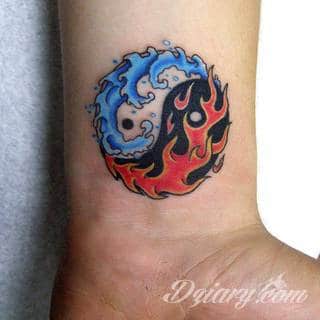 Yin Yang jest namacalnym symbolem równowagi; na ciele podkreśla idealny balans pomiędzy codziennymi siłami dobra i zła. Filozoficzny wymiar tatuaży yin yang może nabierać jednak również humorystycznego charakteru. 