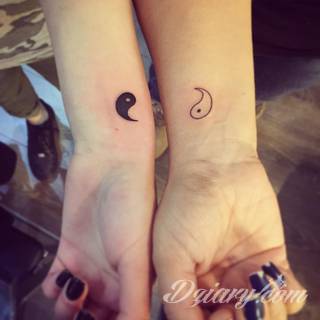 Yin Yang jest namacalnym symbolem równowagi; na ciele podkreśla idealny balans pomiędzy codziennymi siłami dobra i zła. Filozoficzny wymiar tatuaży yin yang może nabierać jednak również humorystycznego charakteru. 