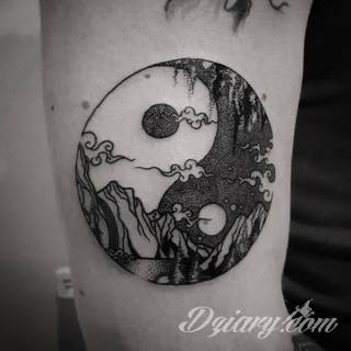 Yin Yang jest namacalnym symbolem równowagi; na ciele podkreśla idealny balans pomiędzy codziennymi siłami dobra i zła. Filozoficzny wymiar tatuaży yin yang może nabierać jednak również humorystycznego charakteru. 