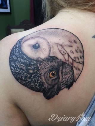 Yin Yang jest namacalnym symbolem równowagi; na ciele podkreśla idealny balans pomiędzy codziennymi siłami dobra i zła. Filozoficzny wymiar tatuaży yin yang może nabierać jednak również humorystycznego charakteru. 