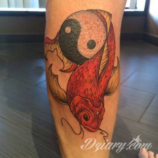Yin Yang jest namacalnym symbolem równowagi; na ciele podkreśla idealny balans pomiędzy codziennymi siłami dobra i zła. Filozoficzny wymiar tatuaży yin yang może nabierać jednak również humorystycznego charakteru. 