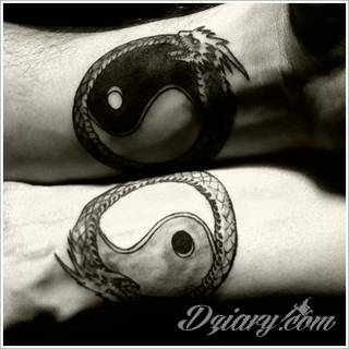 Yin Yang jest namacalnym symbolem równowagi; na ciele podkreśla idealny balans pomiędzy codziennymi siłami dobra i zła. Filozoficzny wymiar tatuaży yin yang może nabierać jednak również humorystycznego charakteru. 