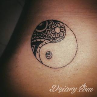 Yin Yang jest namacalnym symbolem równowagi; na ciele podkreśla idealny balans pomiędzy codziennymi siłami dobra i zła. Filozoficzny wymiar tatuaży yin yang może nabierać jednak również humorystycznego charakteru. 